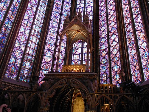 Interior de catedral gótica